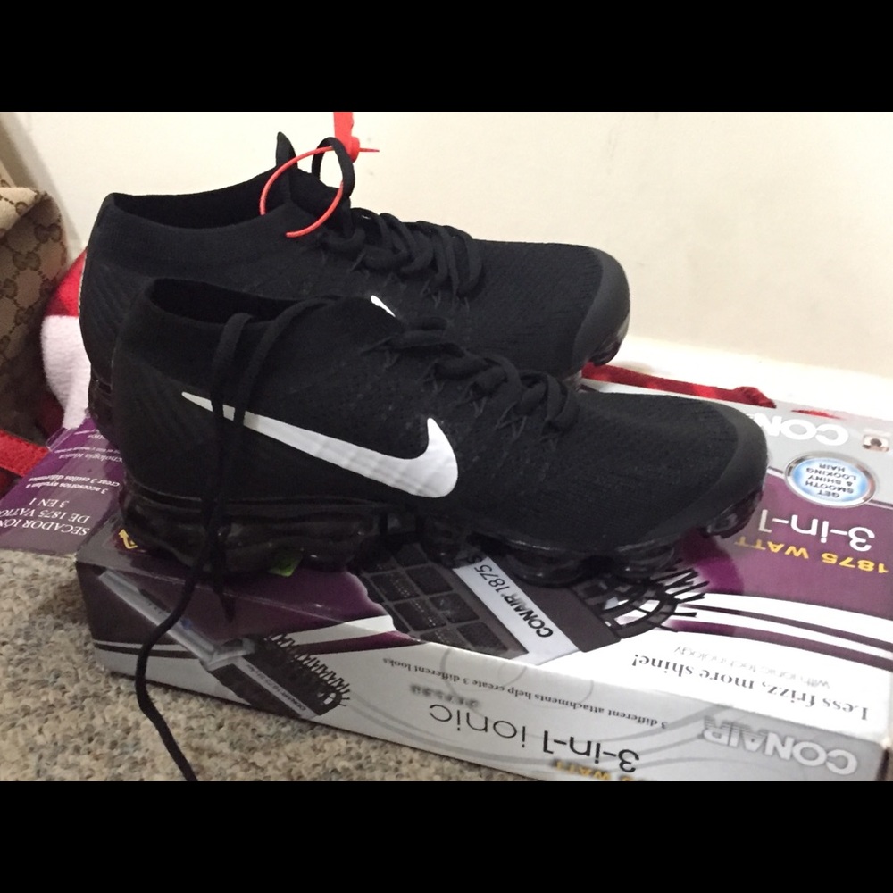 Nike - Picture 2 of 2